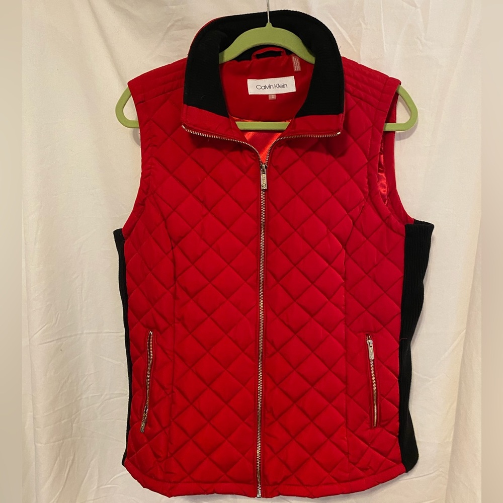Calvin Klein red down zipper vest with black collar